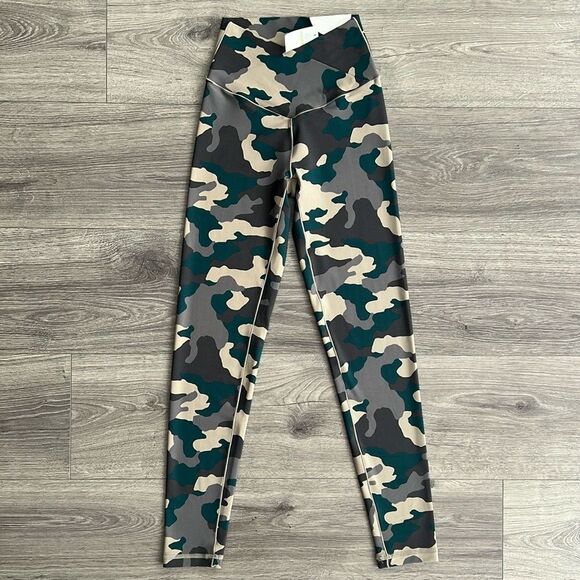 aerie Pants - AERIE OFFLINE Real Me Crossover 7/8 Legging Small Camo High Waist Activewear NWT